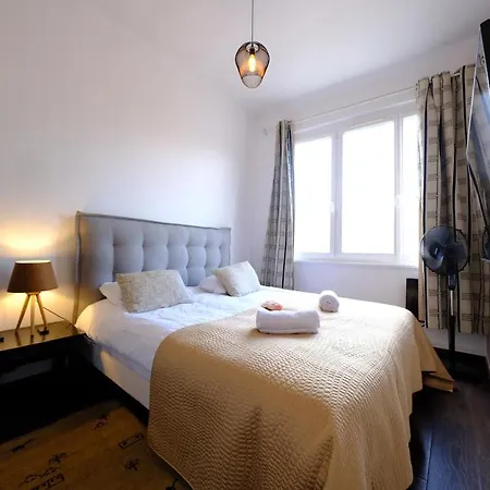 Appartement De Younesse Rue D'elbeuf